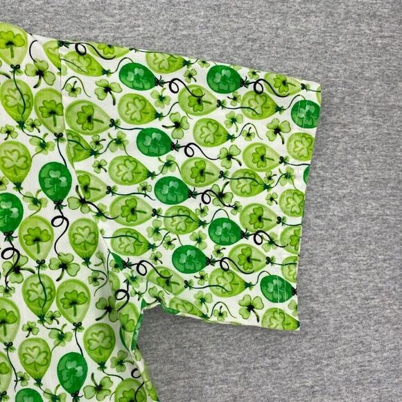 U A Scrubs Top Womens Small Green St Patricks Day Parade Short Sleeve Healthcare - Picture 6 of 13